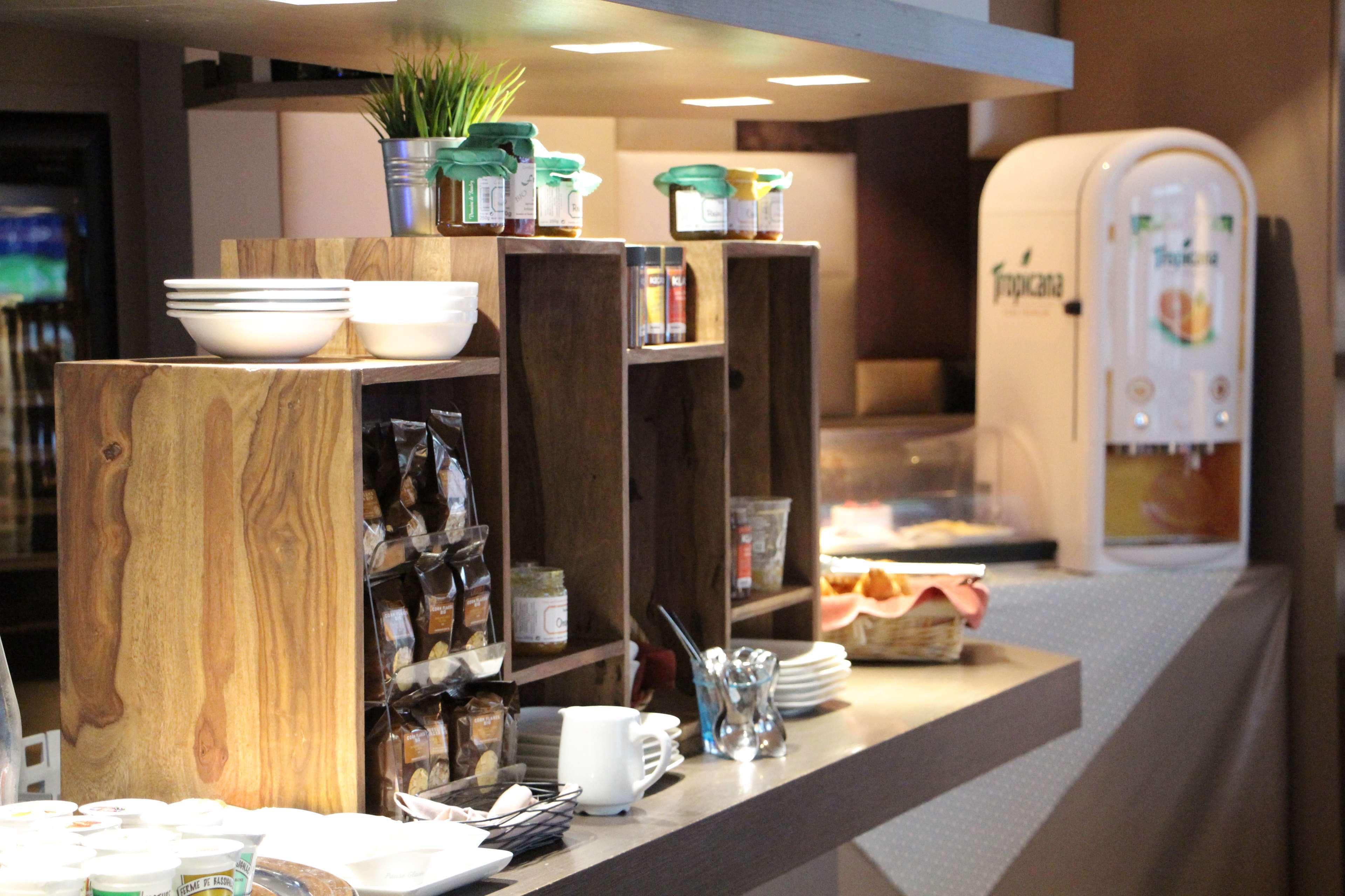 Kyriad Restaurant Centre Spa Vichy Zewnętrze zdjęcie